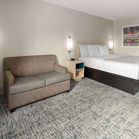 Baymont By Wyndham Lagrange Hotel Exterior photo