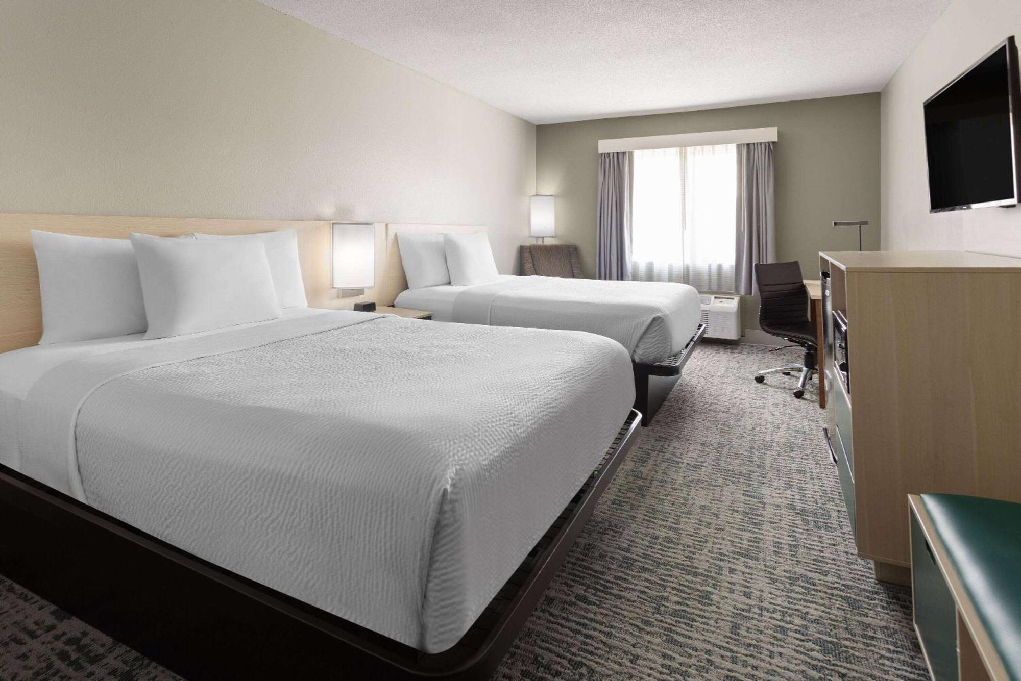 Baymont By Wyndham Lagrange Hotel Exterior photo