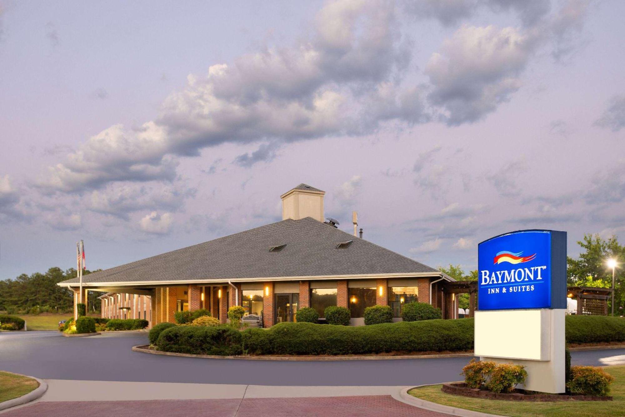 Baymont By Wyndham Lagrange Hotel Exterior photo